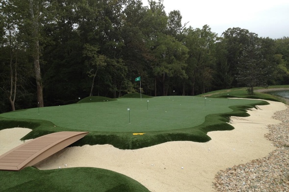 Fresno artificial putting green with natural surroundings